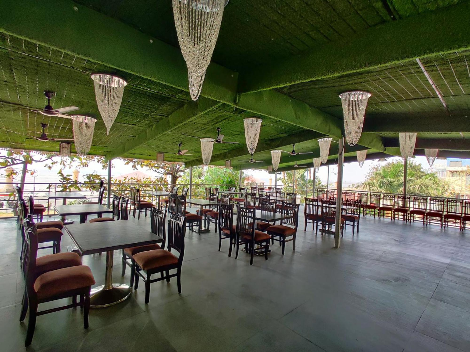 Golden Chariot Hotel Daman Exterior foto