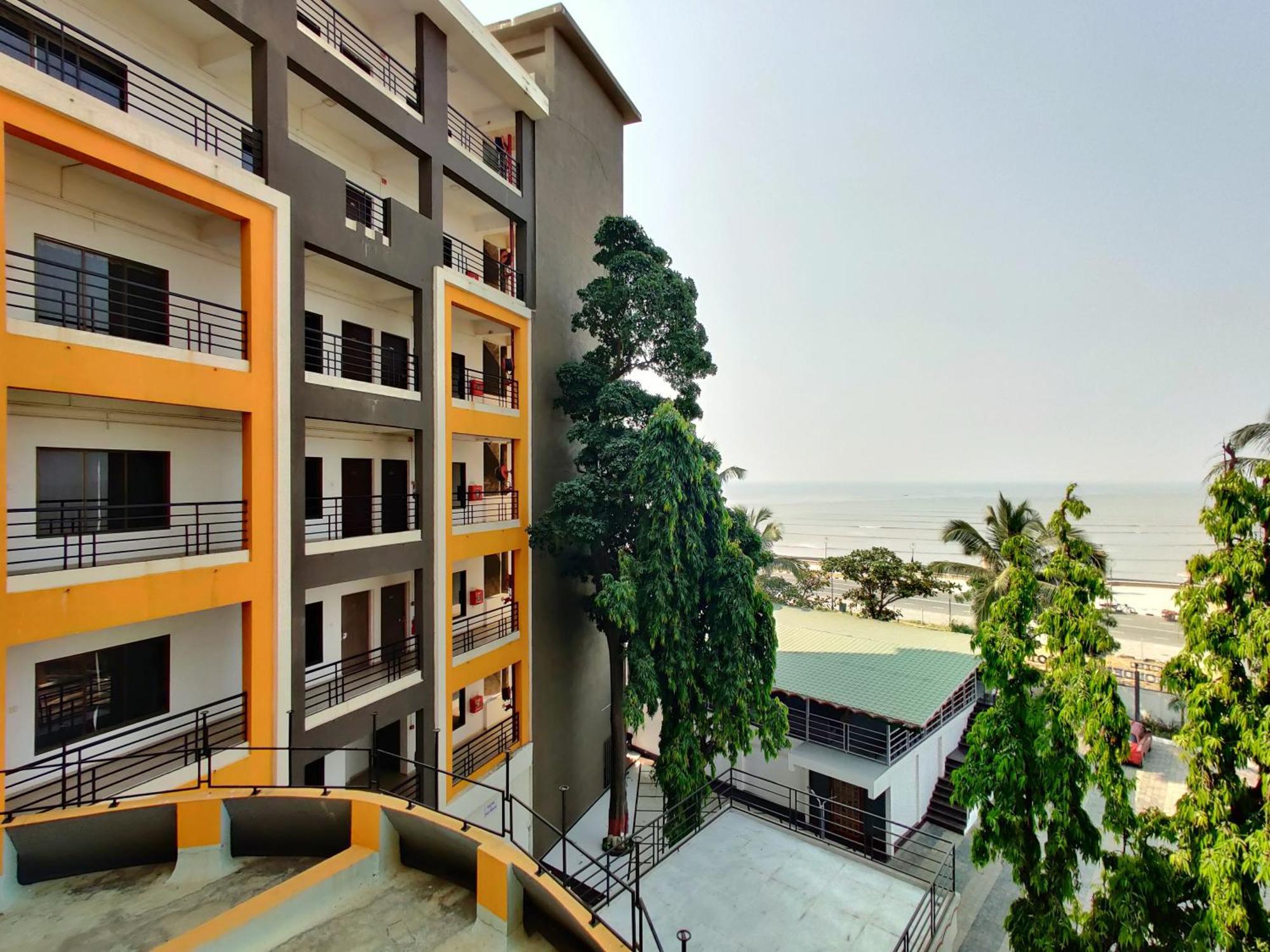 Golden Chariot Hotel Daman Exterior foto