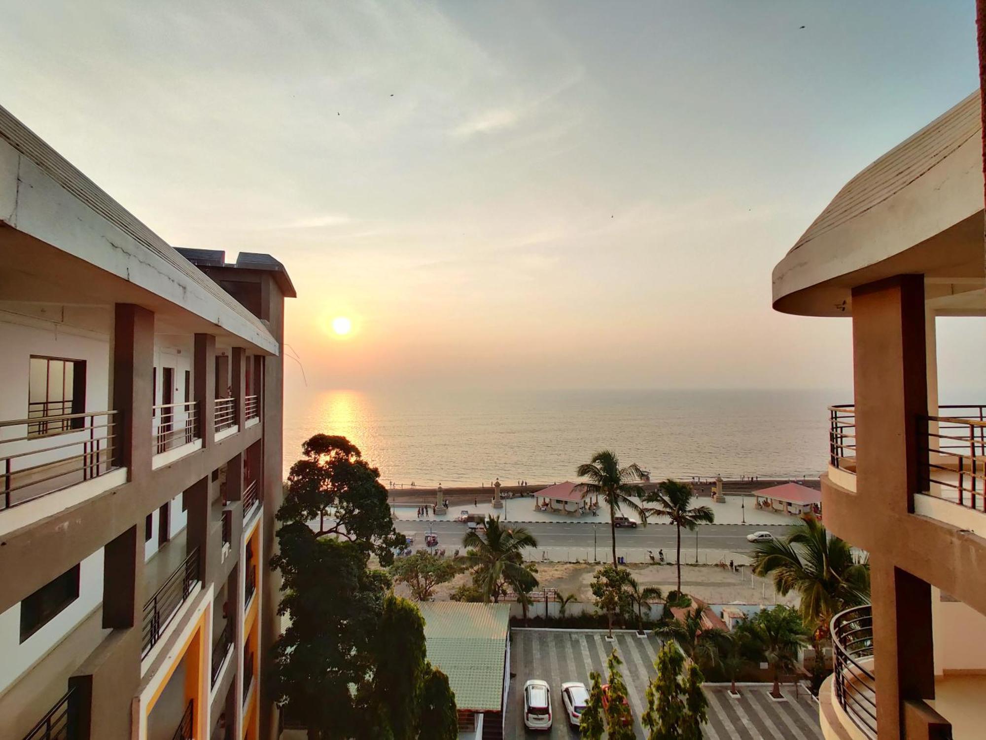 Golden Chariot Hotel Daman Exterior foto