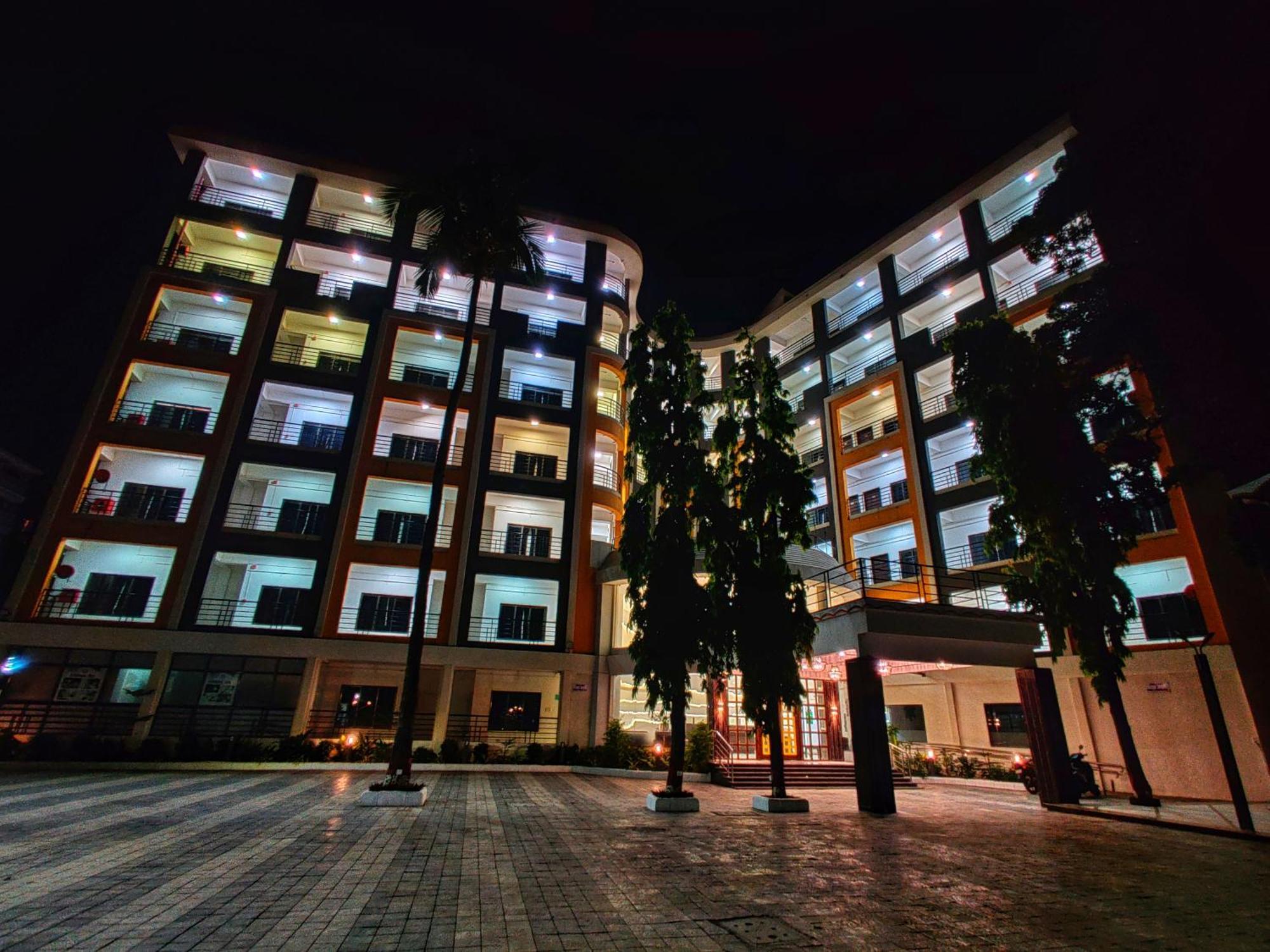 Golden Chariot Hotel Daman Exterior foto