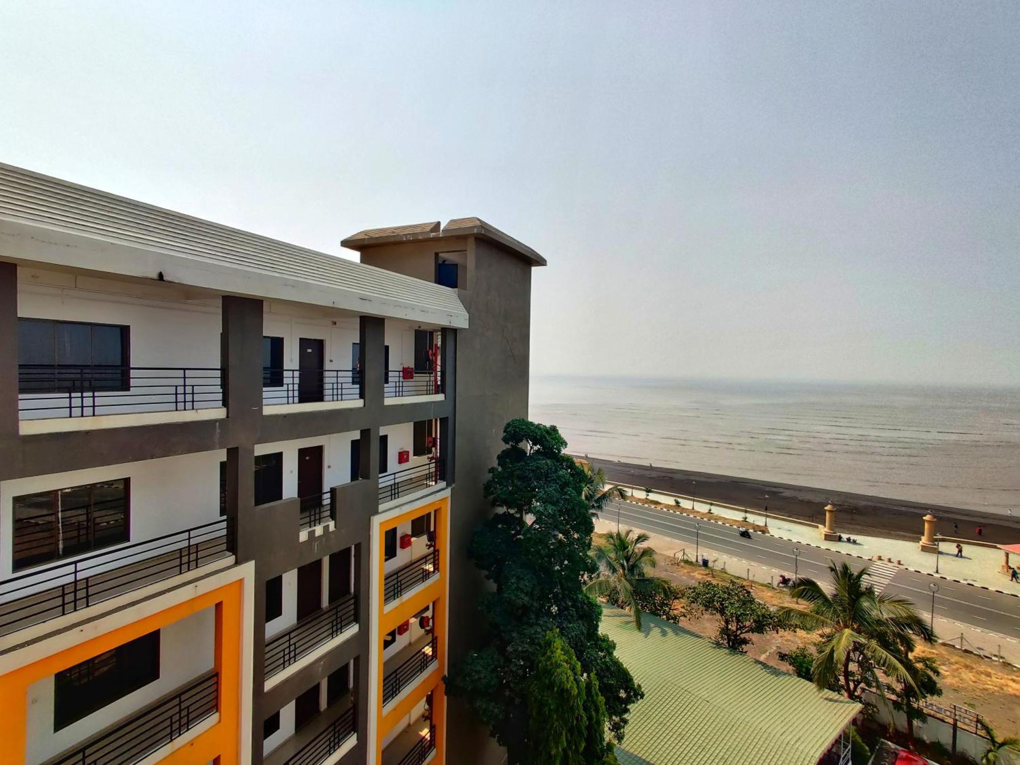 Golden Chariot Hotel Daman Exterior foto