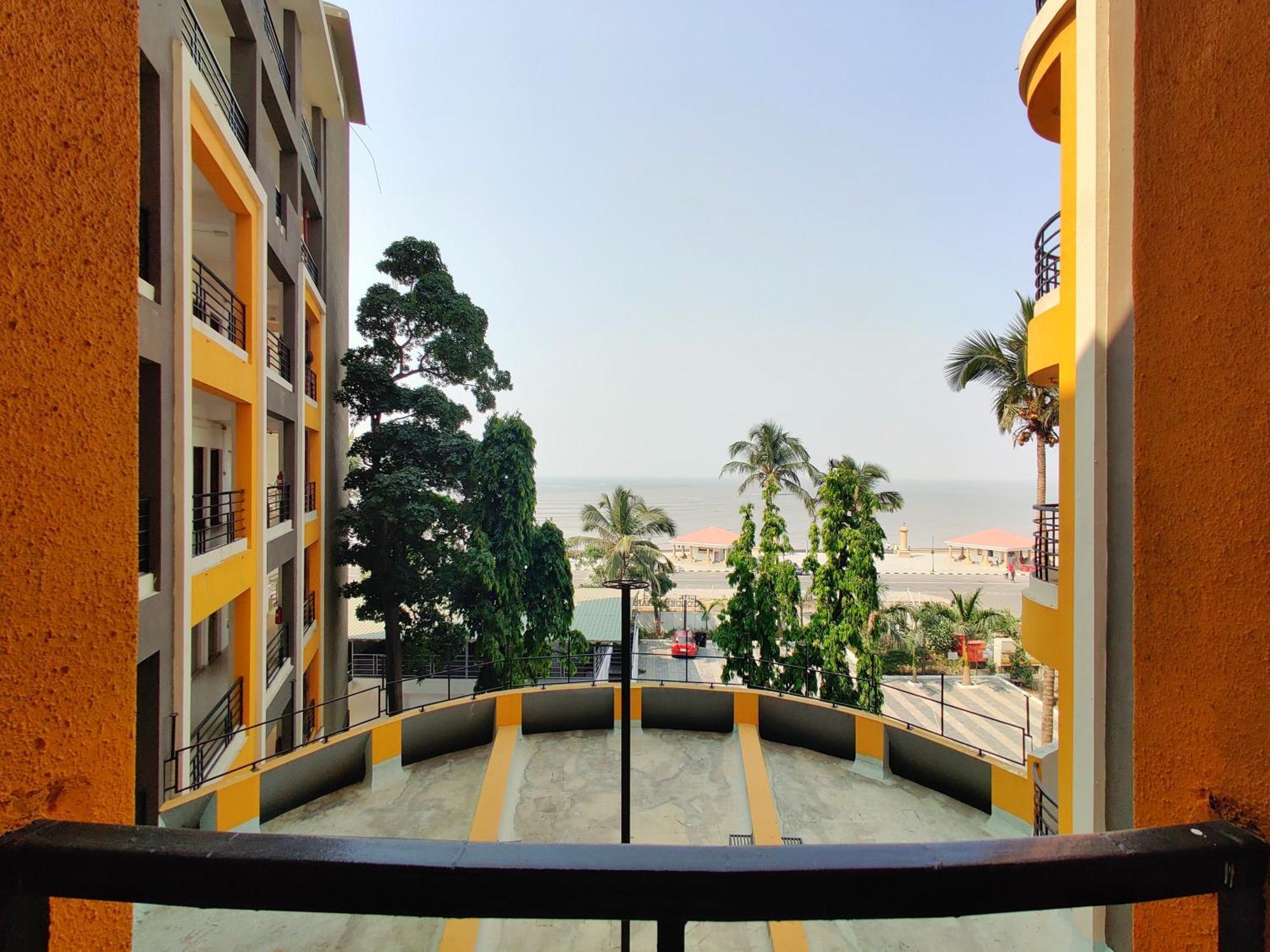 Golden Chariot Hotel Daman Exterior foto
