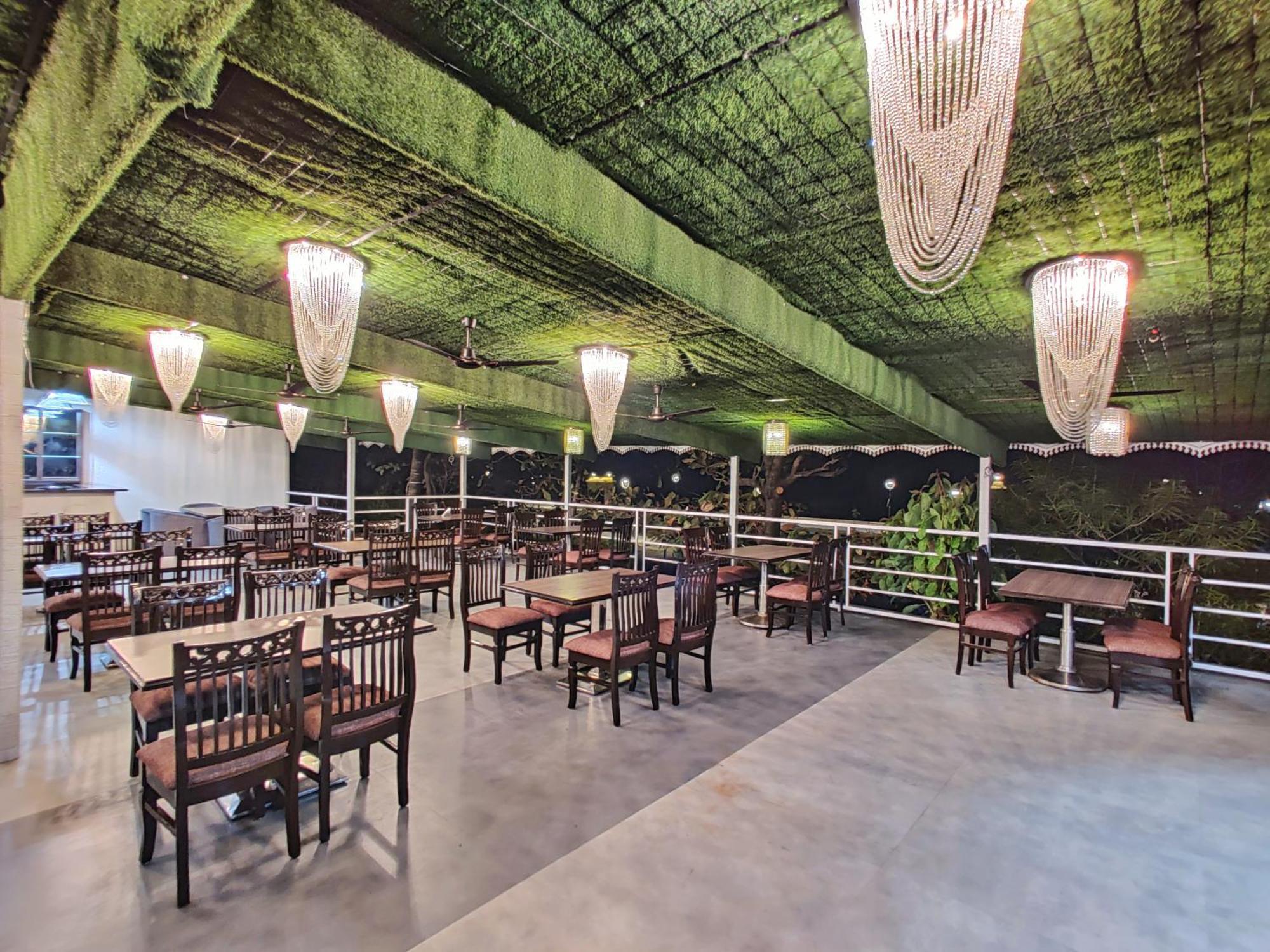 Golden Chariot Hotel Daman Exterior foto