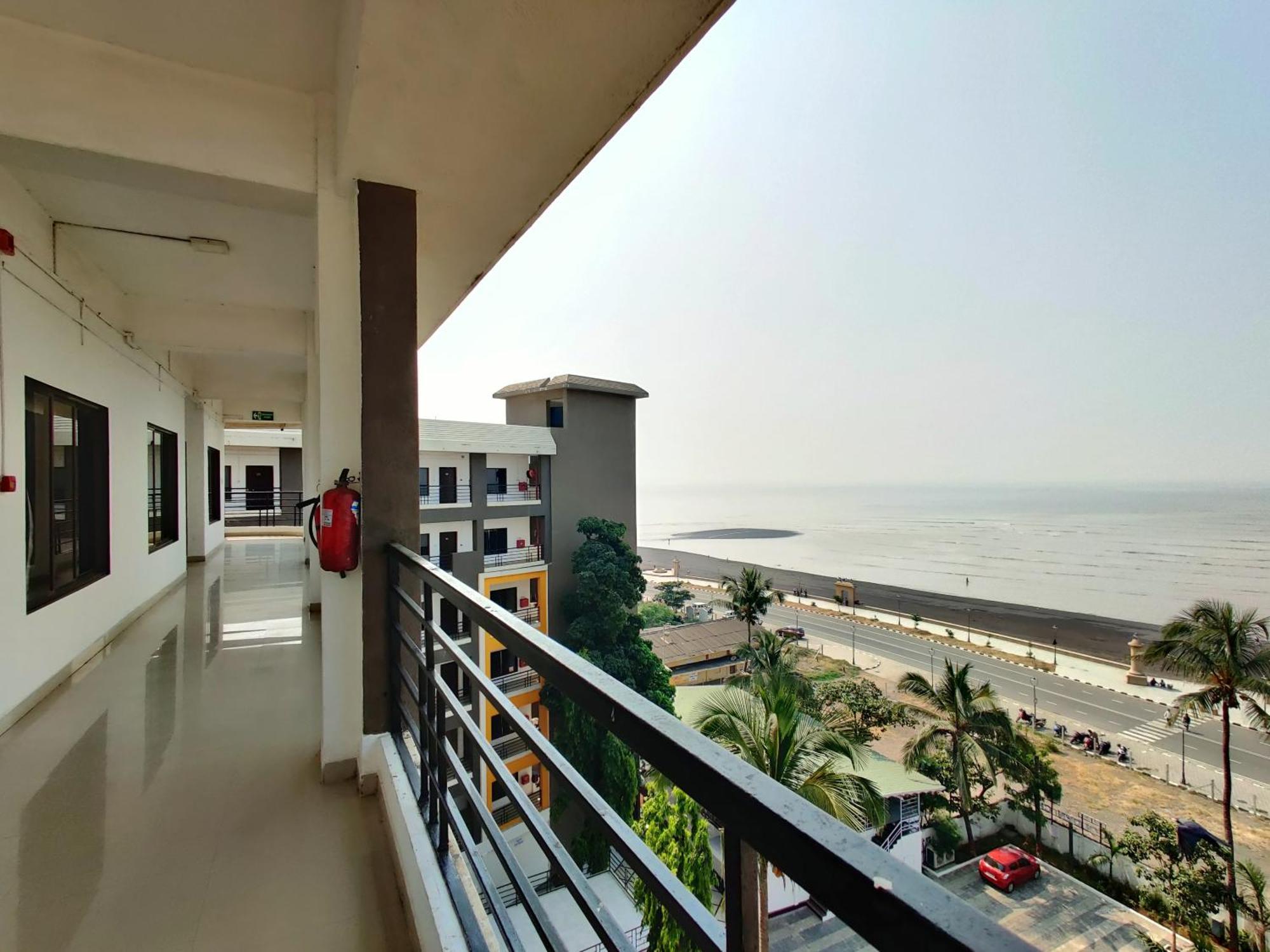 Golden Chariot Hotel Daman Exterior foto