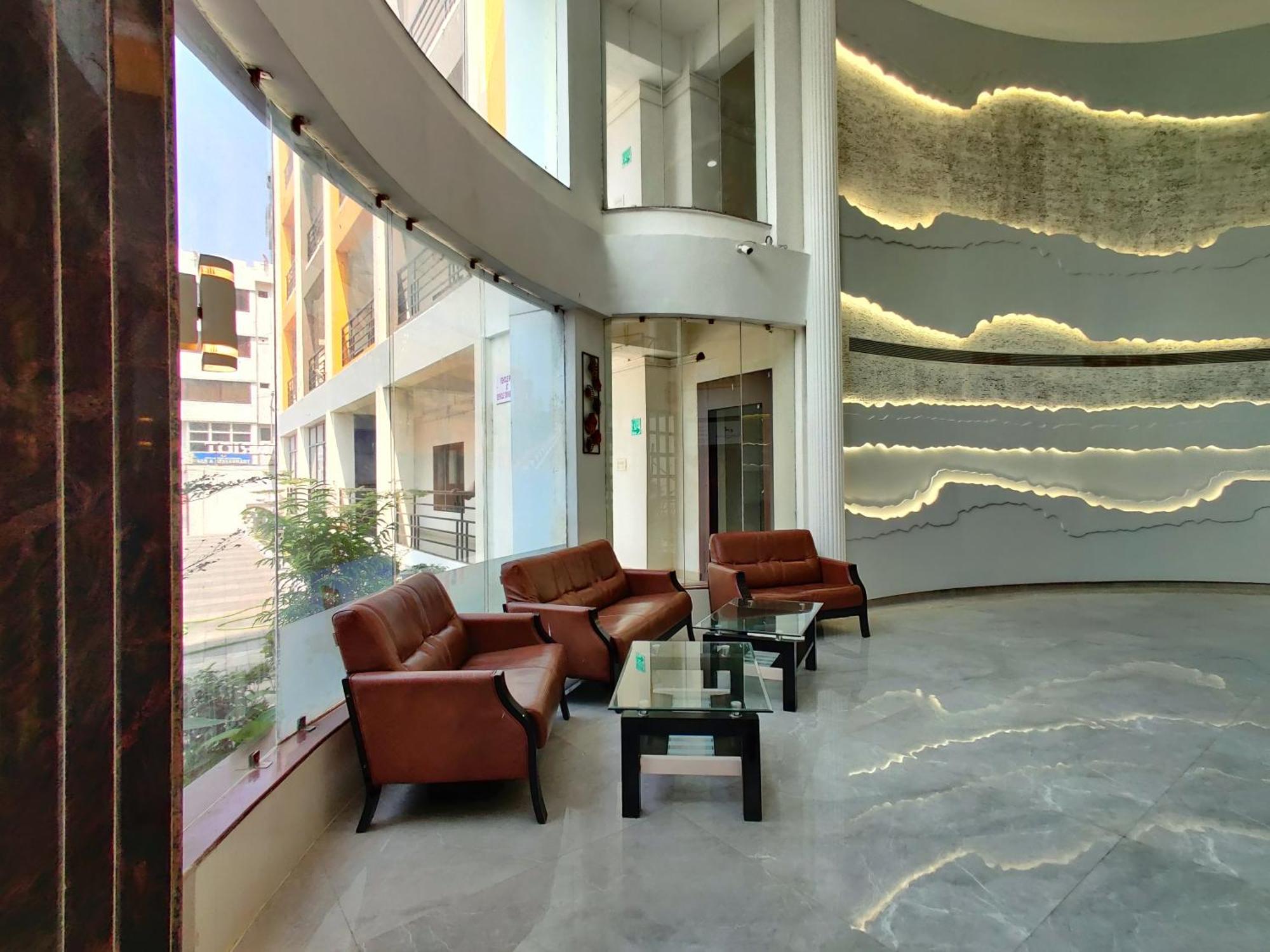 Golden Chariot Hotel Daman Exterior foto